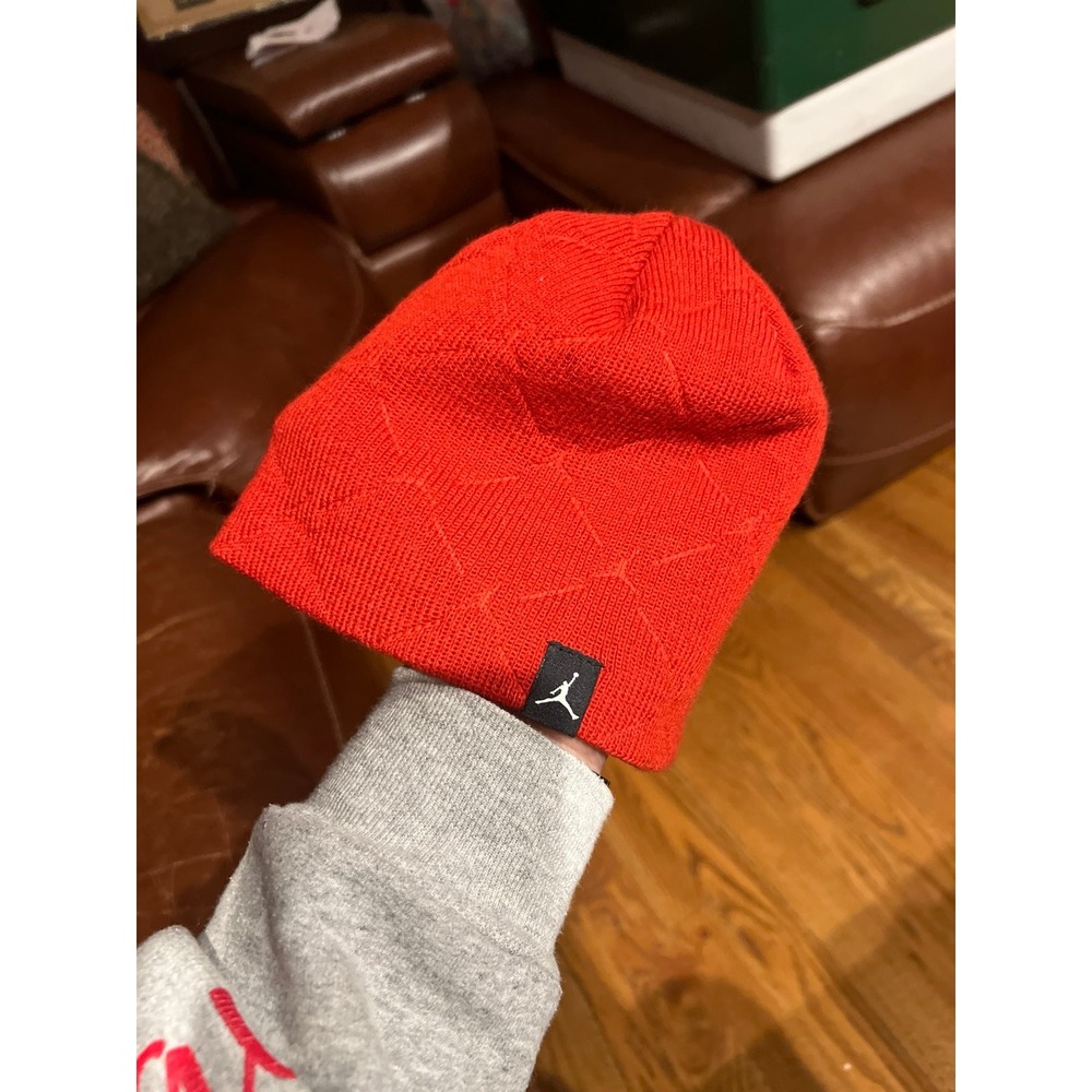 Jordan youth boy medium winter red hat‎